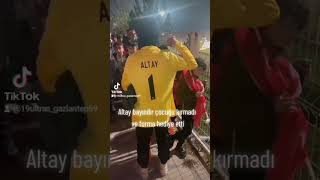 Altay Bayındır Çocuğu Kırmadı Ve Forma Hediye Etti Resimi