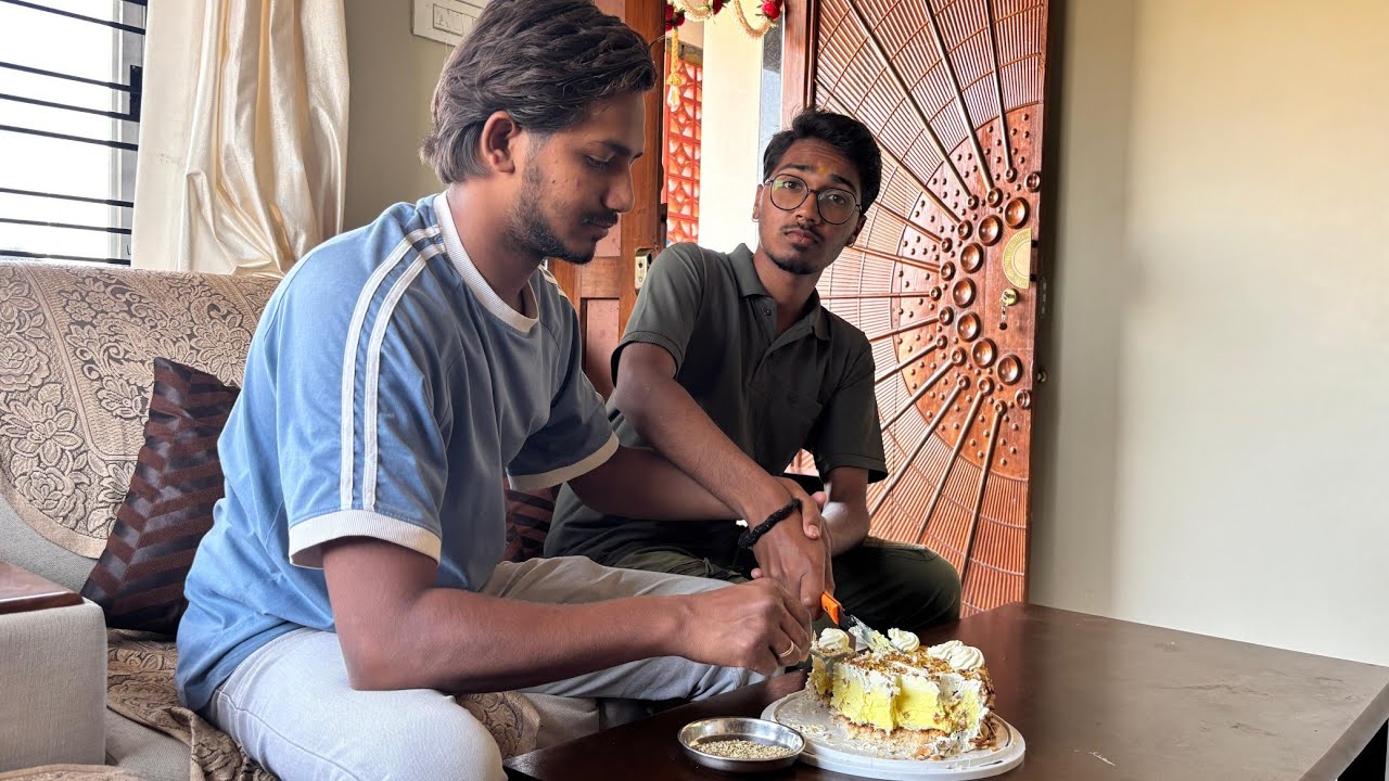 Cake cut madak baravat 🤨 rock ageti 