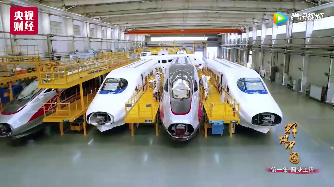 中国高铁复兴号智能动车组，每小时350千米，速度真快！
