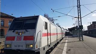 DB 146 561-6 mit IC 2433 nach Leipzig Hbf (Linie RE 56 bis Bremen Hbf) fährt aus Leer (Ostfriesl) ab