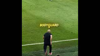 Why Fans Can't Touch Messi?