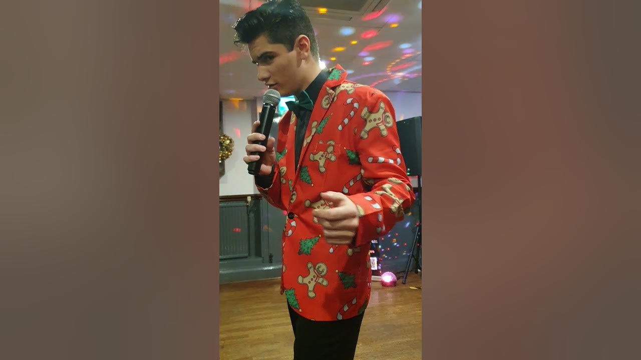 Emilio Santoro As Elvis.At Weston Super Mare... December 2021...Girl of My Best Friend 🥰🥰