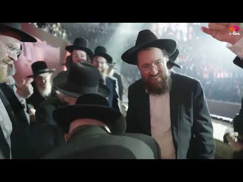 🎺ארנה רעדה בהתרגשות: כניסת מנהיג הדור רבי דוב לנדו למעמד "מלכי רבנן" רבבת בני ובוגרי ישיבת מיר