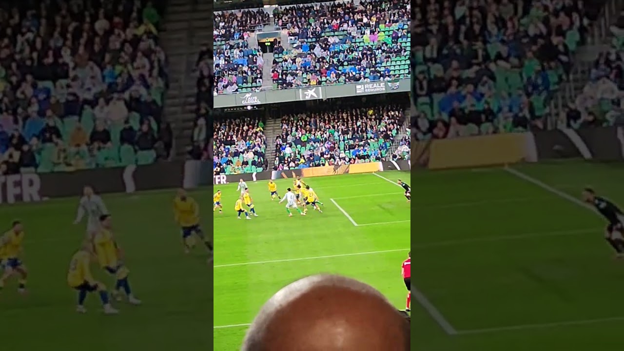 Ricardo Rodríguez remata a la portería de Cillessen! Betis-Las Palmas. 09-03-25 