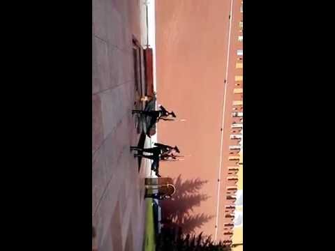 Video: Kurški Policajci Napustili Su Crveni Trg U Novim Automobilima