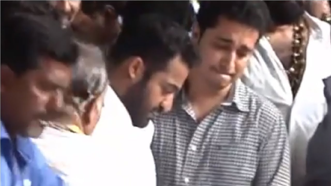 Sad Moment |Jr NTR and Kalyan Ram cries at Hari Krishna Cremations | Really Sad |