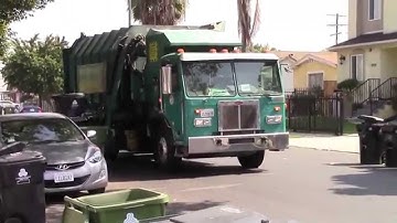 L.A. City - Peterbilt 320 Amrep Octo ASL on Trash (36694) "Pile Driver"