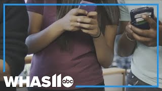 Jefferson County Board of Education passes cell phone ban for 2025-26 school year