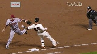 ARI@SF: Posey hits squeeze bunt, collides with Goldy