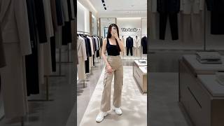 Minimal Outfit Ideas Black Top Cargo Pants Look