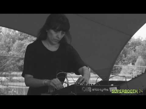 Annie Aries live at SUPERBOOTH24