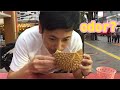 coba makan durian. DURIAN CHALLENGE AT INDONESIA