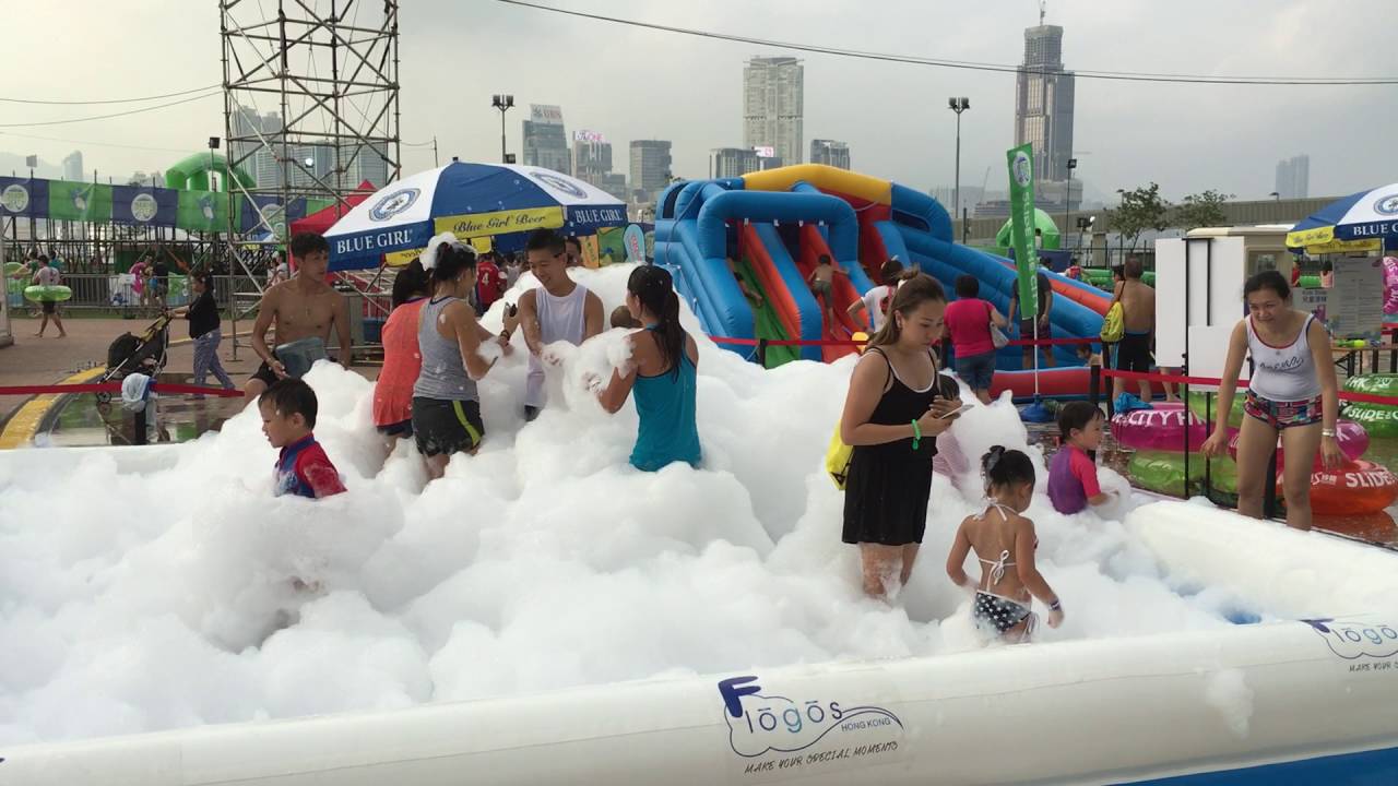 Kids smile in the Flogos Foam Party