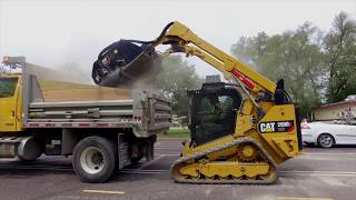 Cat® Utility Broom Operating Tips