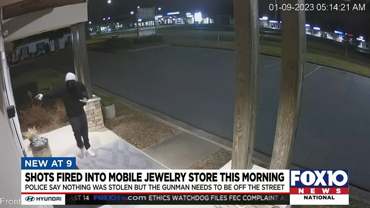 Attempted burglary at a Mobile jewelry store caught on camera - YouTube