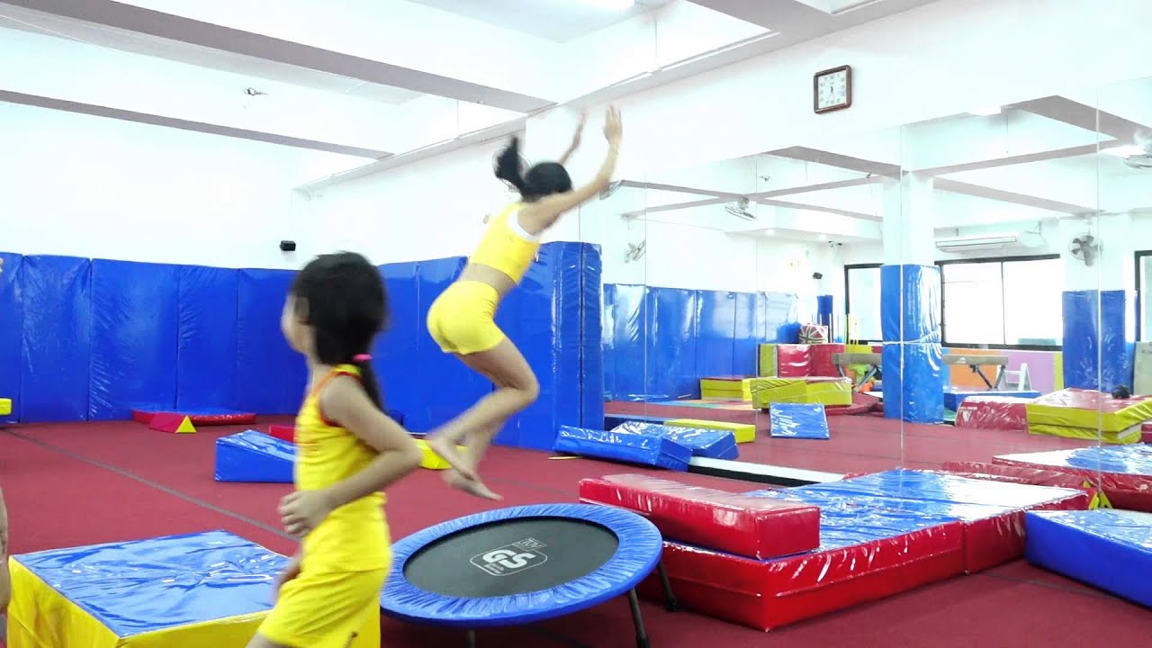 ฝึกลังกาหน้า สโมสร The New Gym Club ยิมนาสติก สอนโดย ครูยิม