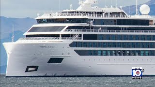 1 dead, 4 injured after massive wave hits Antarctic cruise ship