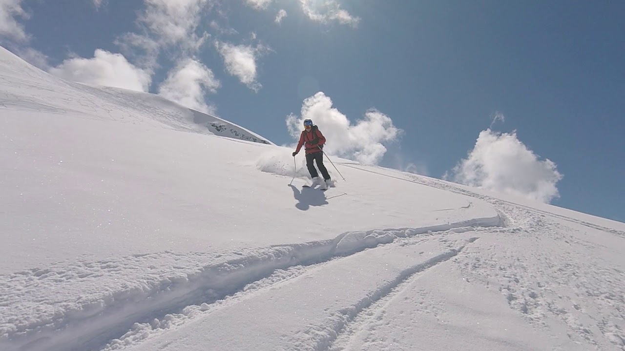 Powder skiing in La Grave