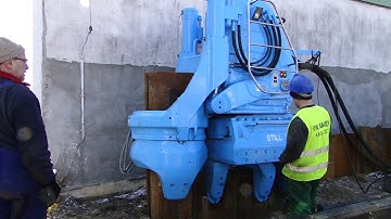 Robot ép cừ Larsen STILL WORKER chuẩn quốc tế - Nguồn sưu tầm