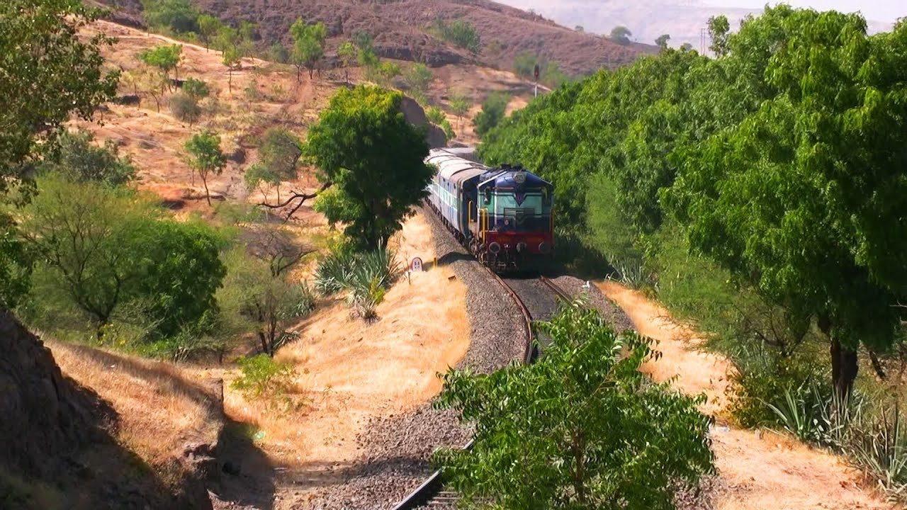 (HD) ALCo Train video of KSK Express climbs the Shindawane Ghats.