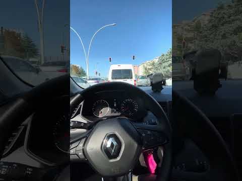 Araba Snap Göksel ve Melike Şahin Benden Geçti Aşk (Renault Clio)