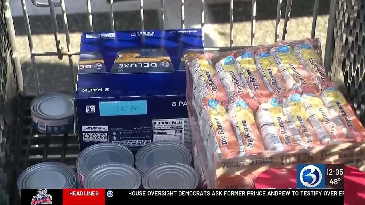 Food drive underway as hundreds of thousands await delayed SNAP benefits