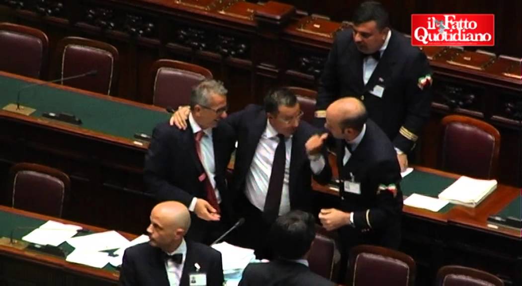 Camera, caos in aula per lo svuota-carceri e Buonanno (Lega Nord) viene espulso