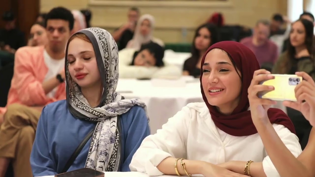 في ندوة مهرجان الأفلام القصيرة يتحدث المخرج والممثل Lioyd دور المبدعين في عالم تتغيّرفيه التكنولوجيا