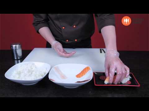 Wideo: Nigiri Sushi Z Małżami I Pietruszką