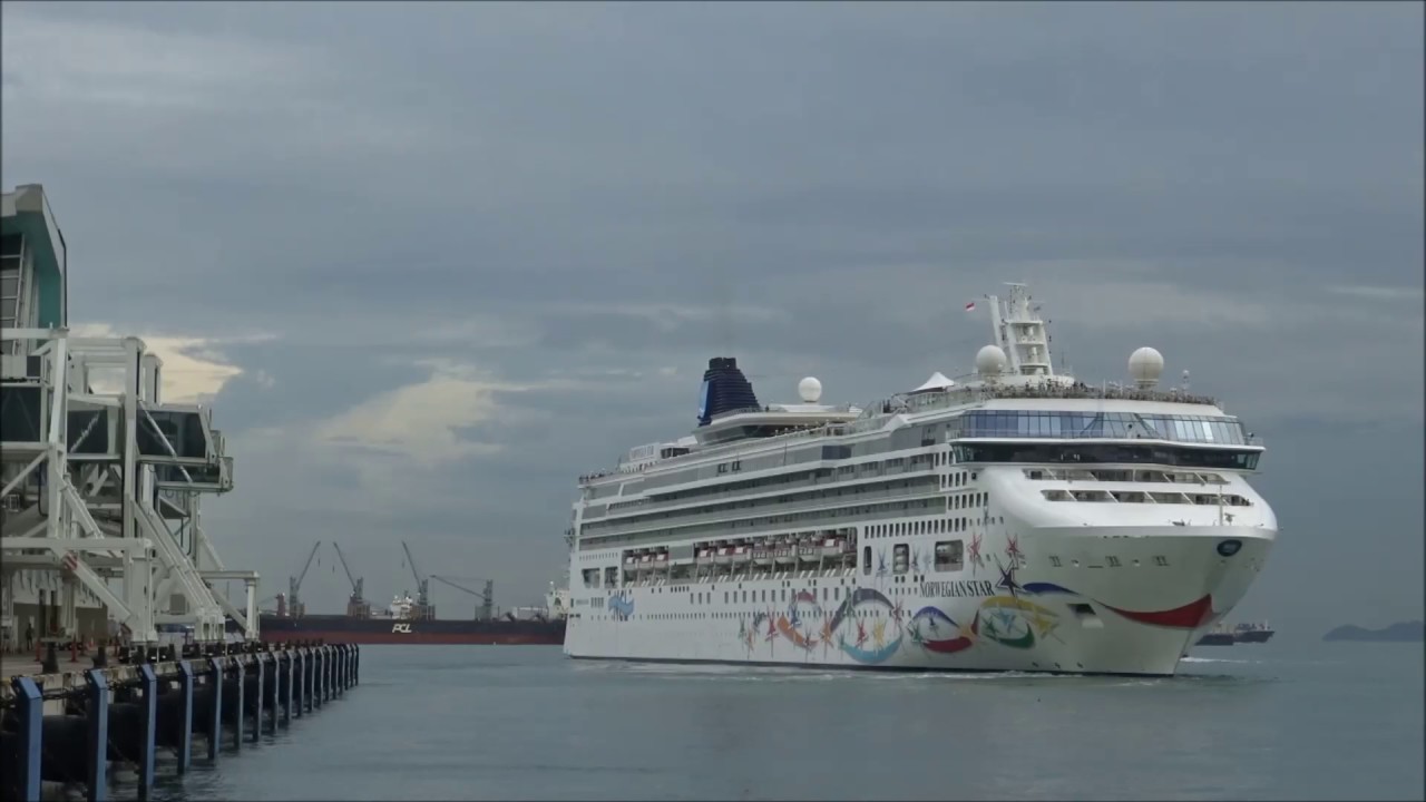 Norwegian Star Full Sail-Away From Singapore