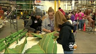 Rose Parade Float Decorating Hits Stride