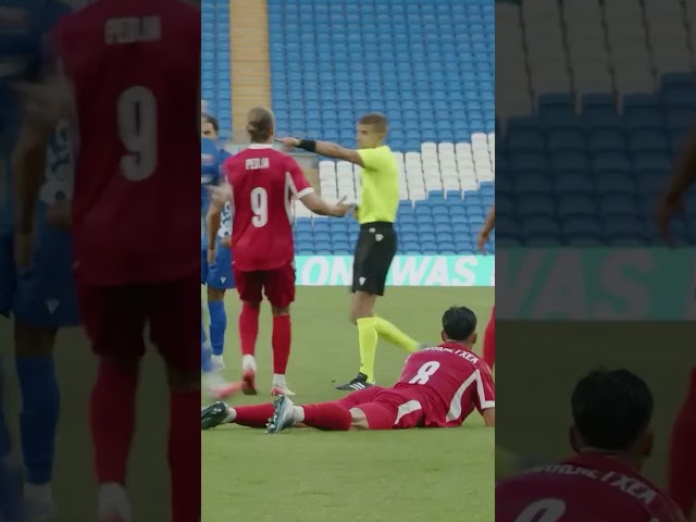 Cic o'r smotyn Ryan Hill yn cael ei harbed 🧤 Ryan Hill denied from the spot #UECL