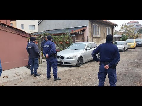 Полиция атакува ромски къщи в Русе арестуваха двама и иззеха 30 000 лв