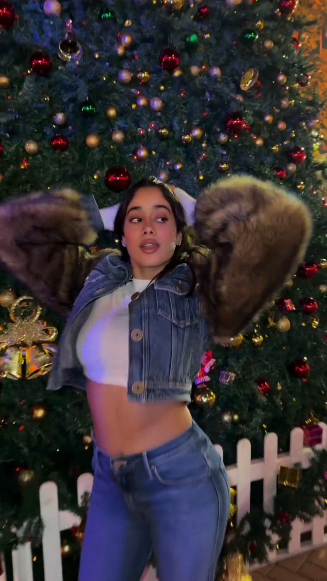 Janhvi, Khushi, Vedang \u0026 Orry spread Christmas cheer with a FUN celebration ? #shorts #janhvikapoor