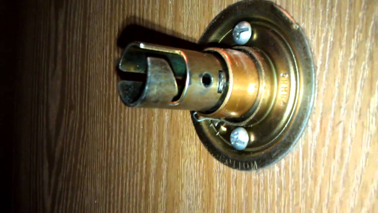 How to tighten a door knob