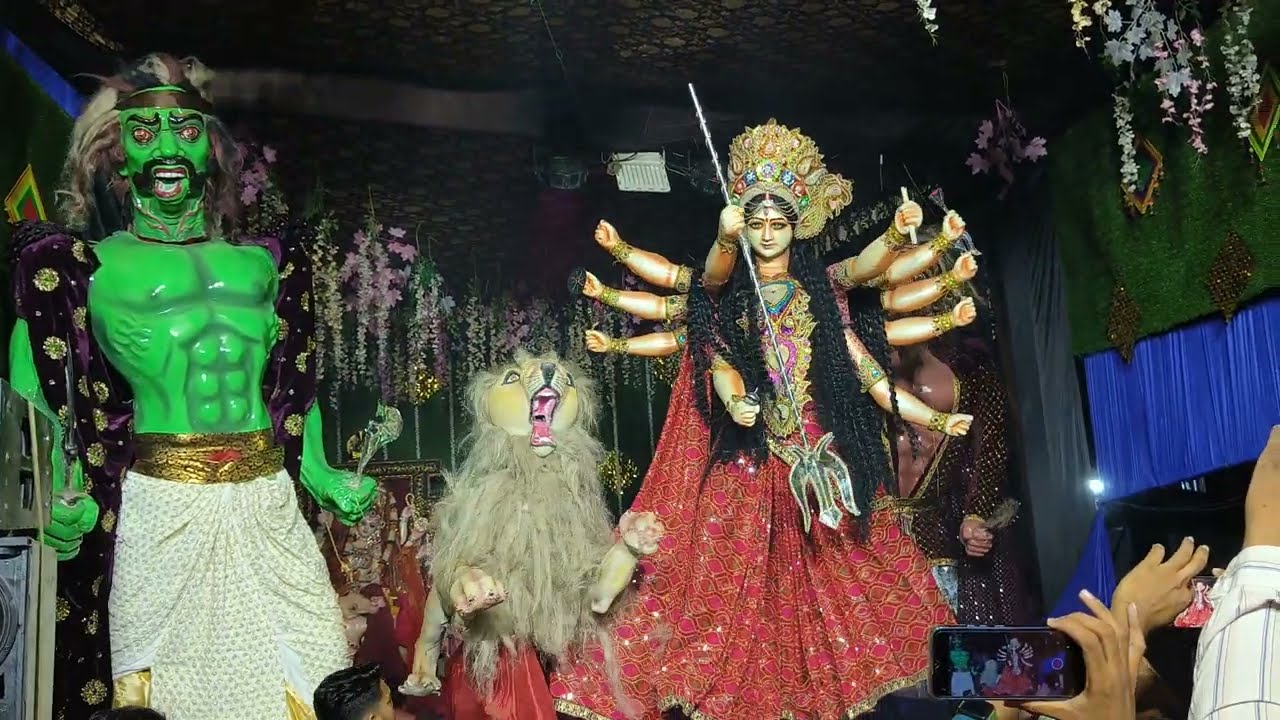 माया बाज़ार का प्रसिद्ध स्वचलित प्रतिमा दुर्गा माता का spring wala Murti #durgapuja #gorakhpur #2023