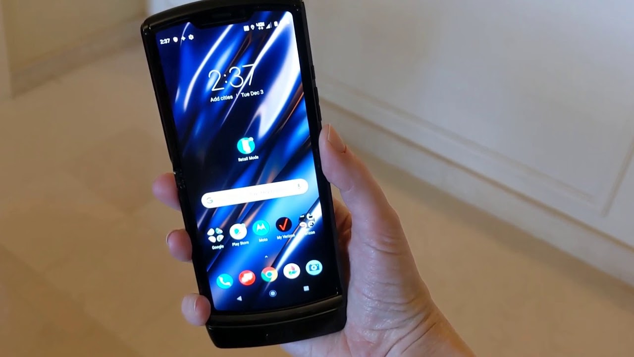 Moto Razr 2019 hands-on demo and preview - the Razr is back! - YouTube