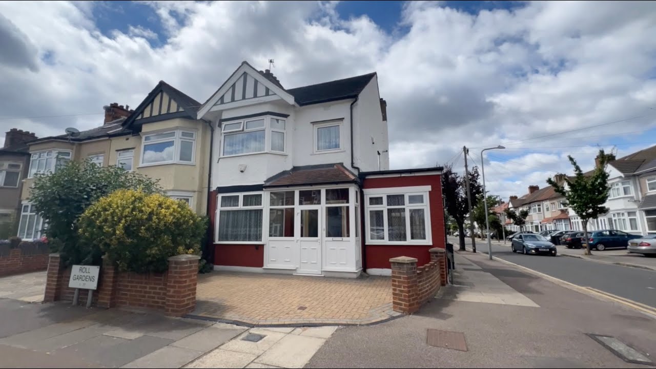 Arbon & Miller A&M Roll Gardens, Gants Hill VACANT NEAR TRAIN