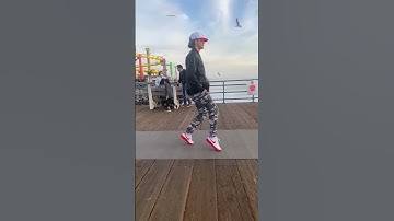 Thumbnail of Moonwalk tutorial satisfying