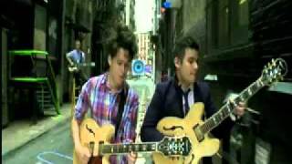 Download lagu Cousins (lyrics) - Vampire Weekend