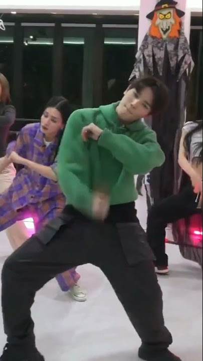 NCT Leader Taeyong Dancing to  'hey Mama'' #kpop