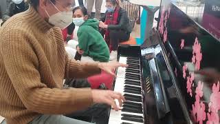 Surprise!! Comeback of the famous Flashmob Paris Piano Medley – Thomas Krüger