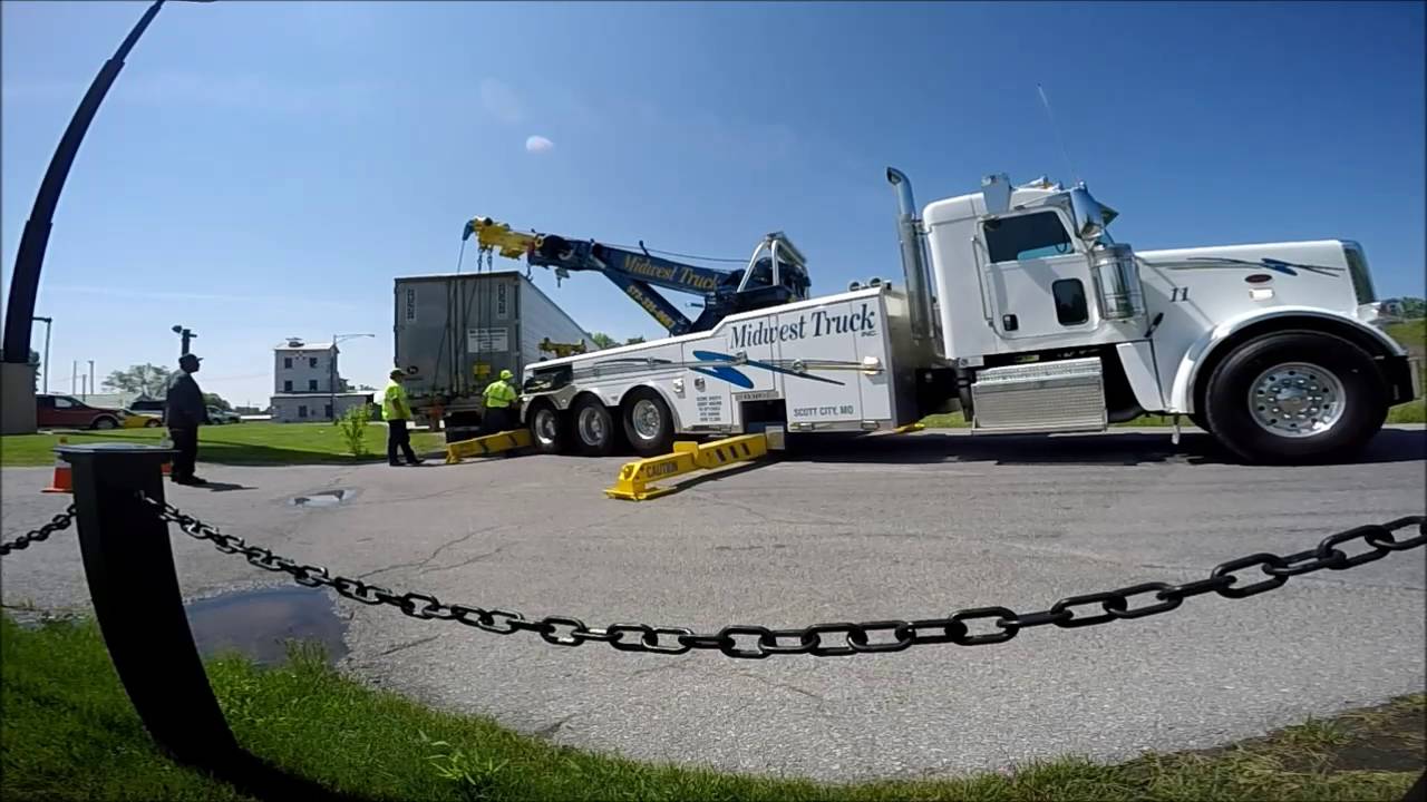 Midwest Truck Rotator Job Trailer lift near Burger King 5 13 2016 YouTube