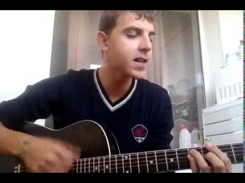 Мне ребята говорят это не. Парень поёт про друзей под гитару. Алёшкина любовь весёлые ребята. Реально под гитару. Все ребята говорят на перебой.