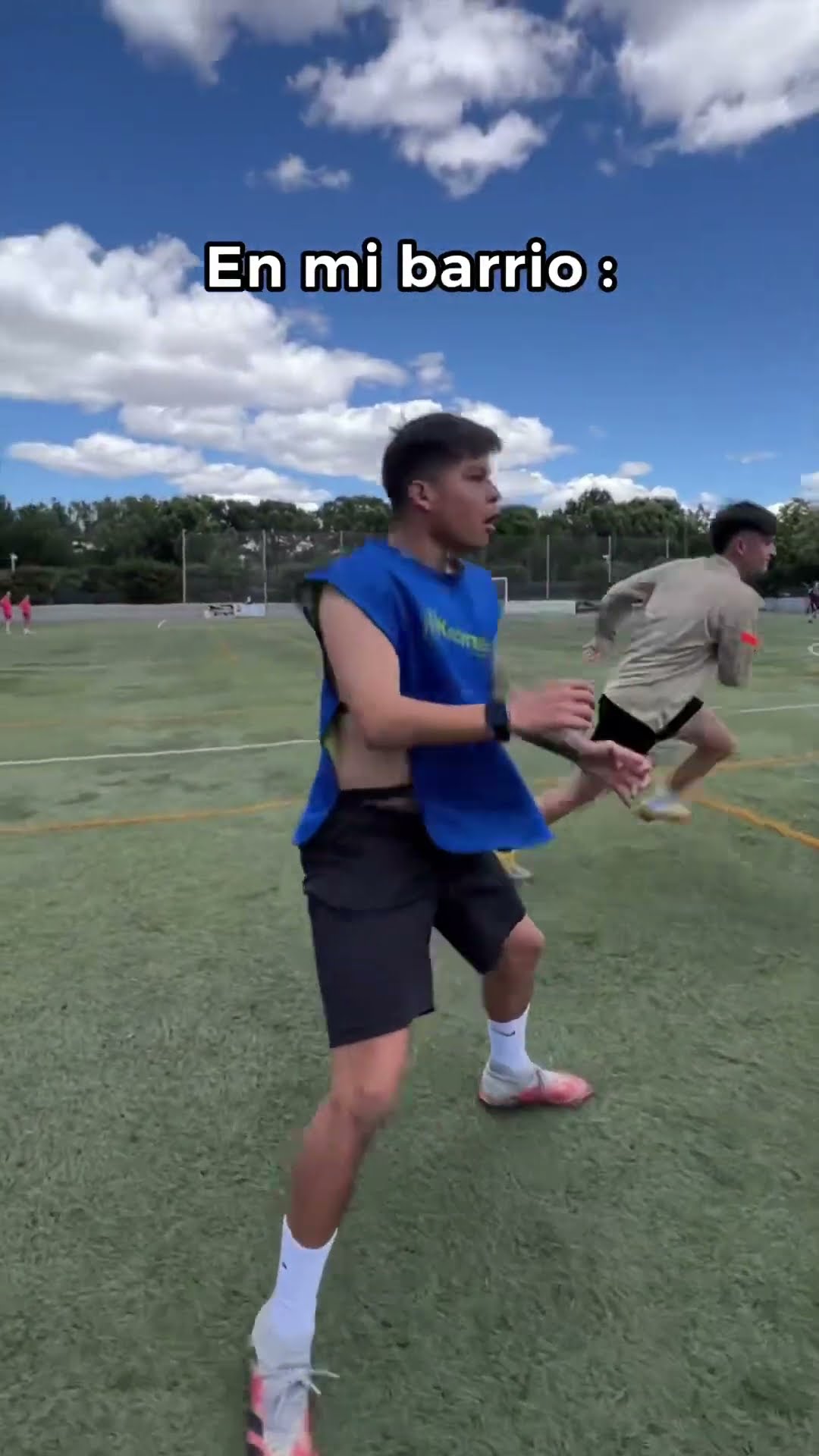 Regate En Un Partido De Futbol vs En Mi Barrio ⚽️?? Paul Ferrer #short