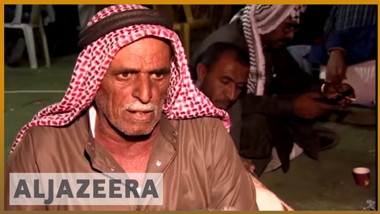 الفلسطينيون ينظمون اعتصاماً احتجاجاً على خطة هدم خان الأحمر | الجزيرة الإنجليزية