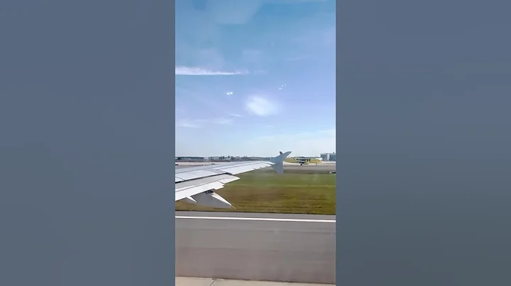 2 planes having a race 🏎️ #funny #pilot #airline #plane #aviation #aviationlovers #boeing #airbus