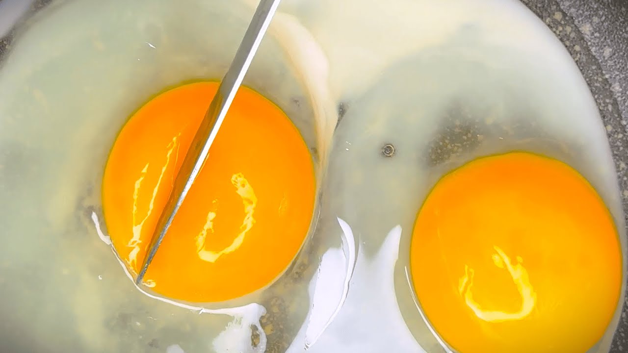 Stop Eating Slimy Eggs! 🍳 Cook Sunny-Side Up Eggs Properly