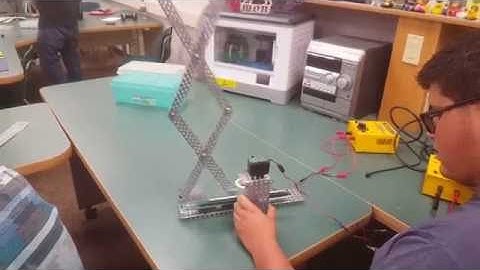 Scissor lift first prototype test