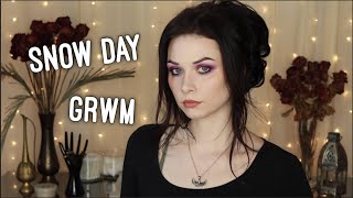Beetlejuice + Glitter | doing makeup on a snow day